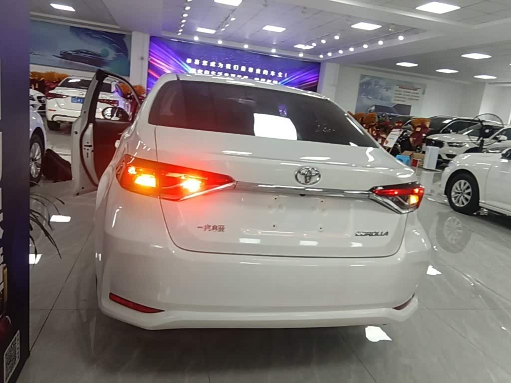 Toyota Corolla 1.5 л 2021 г. Белый, пробег 48600 км