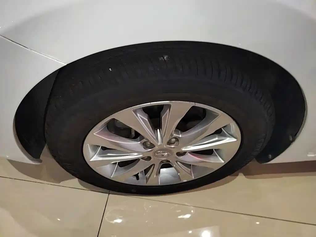 Hyundai Elantra Langdong — миниатюра 23