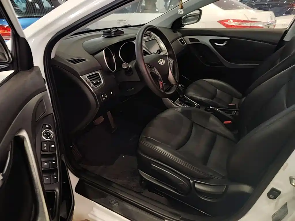 Hyundai Elantra Langdong — миниатюра 16
