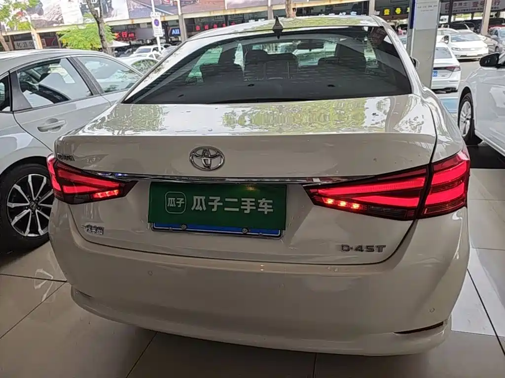 Toyota Crown — миниатюра 6