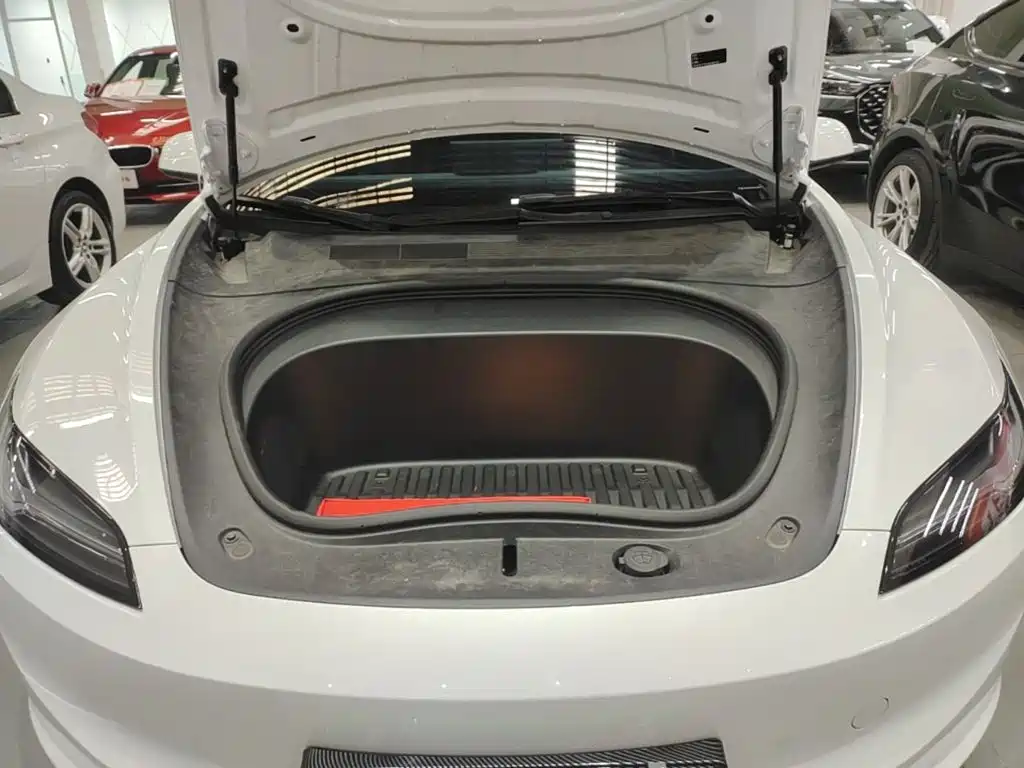 Tesla Model 3 — миниатюра 20