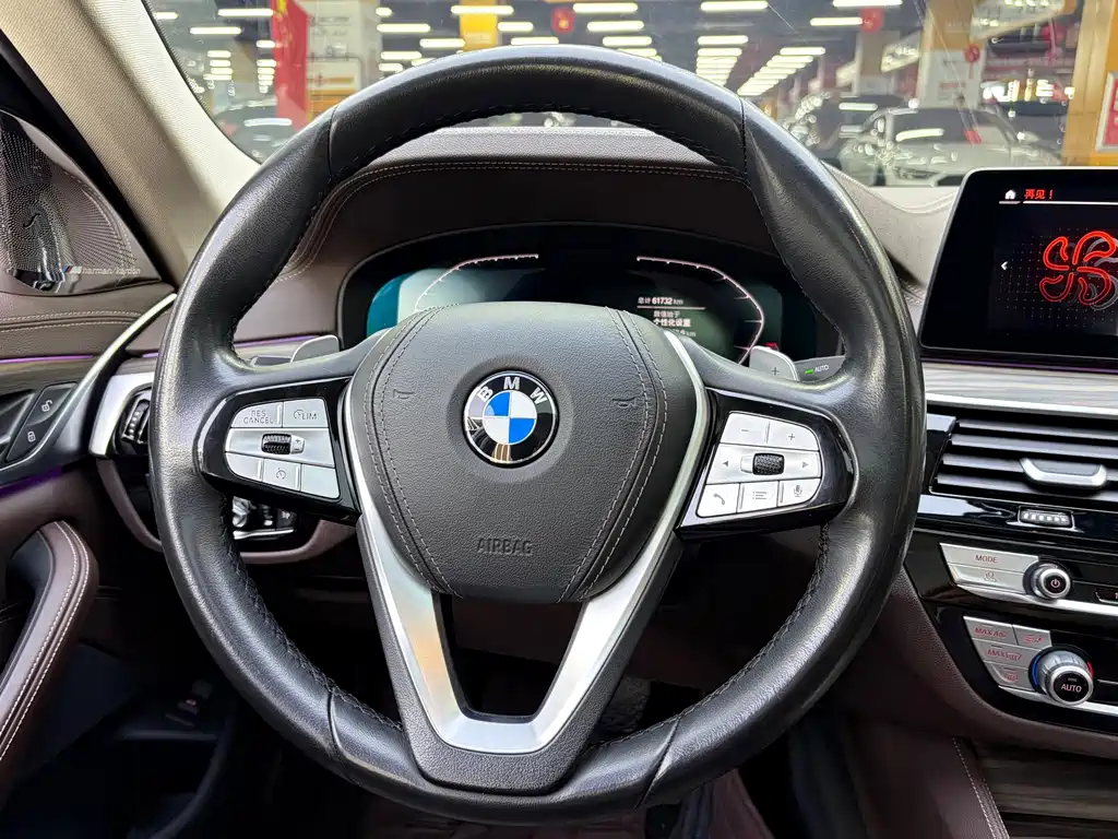 BMW 5 Series — миниатюра 7