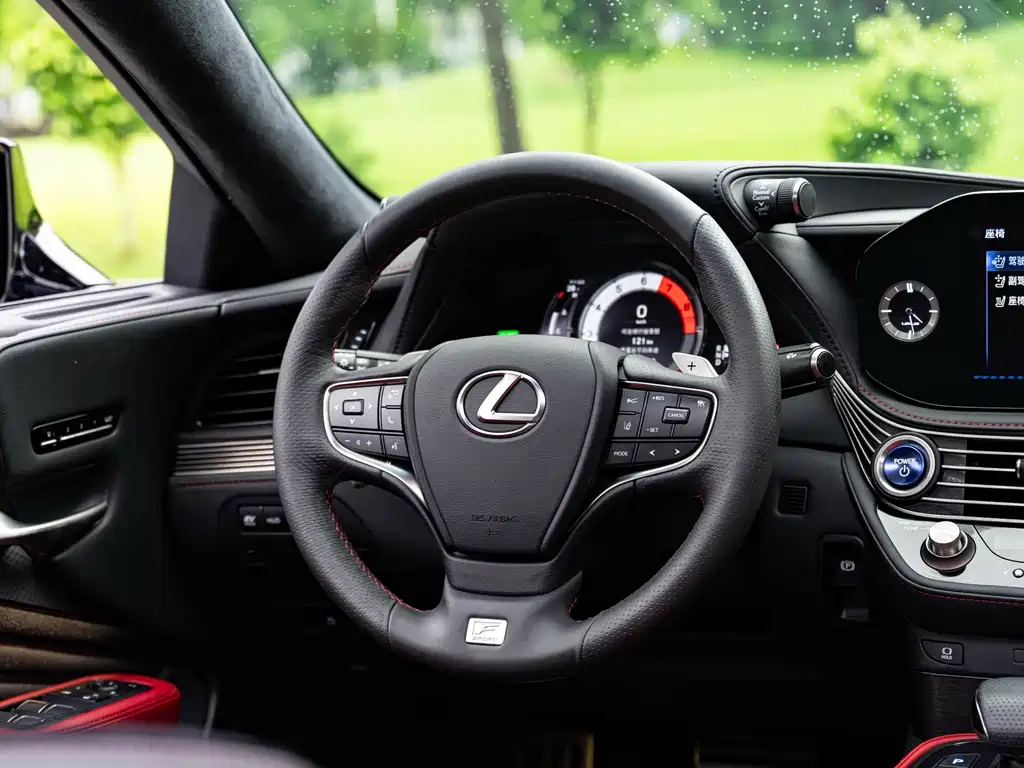 Lexus LS — миниатюра 13