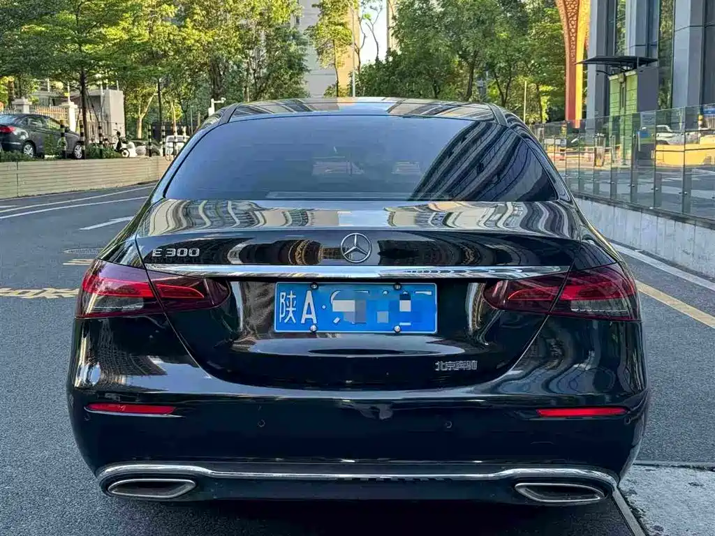 Mercedes-Benz E-Class — миниатюра 5