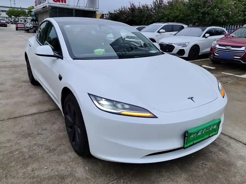 Tesla Model 3 — миниатюра 4