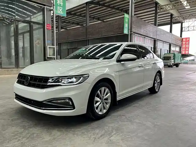 VOLKSWAGEN BORA 2021