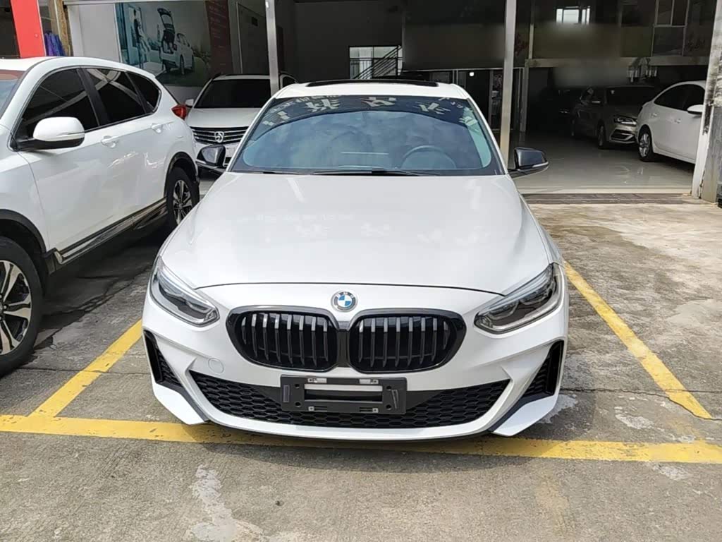 BMW 1 Series 1.5 л 2024 г. Белый, пробег 37100 км