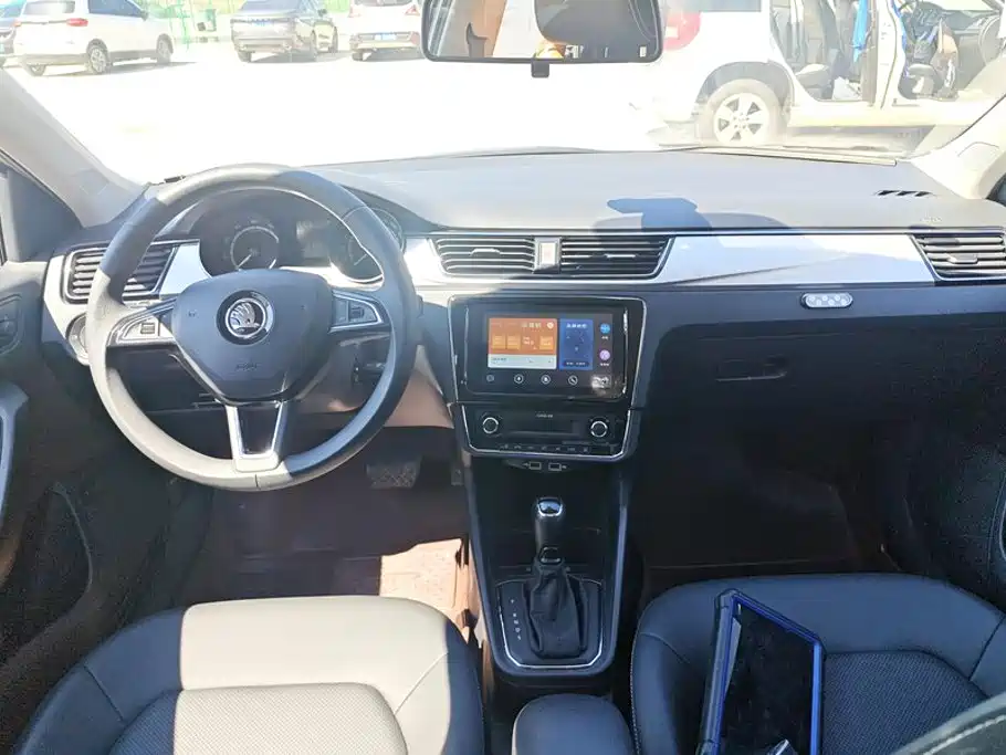 Skoda Rapid — миниатюра 12