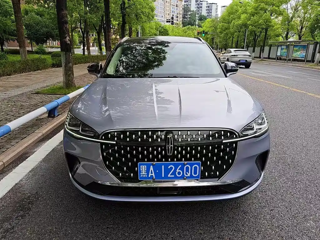 Lincoln Corsair — миниатюра 2