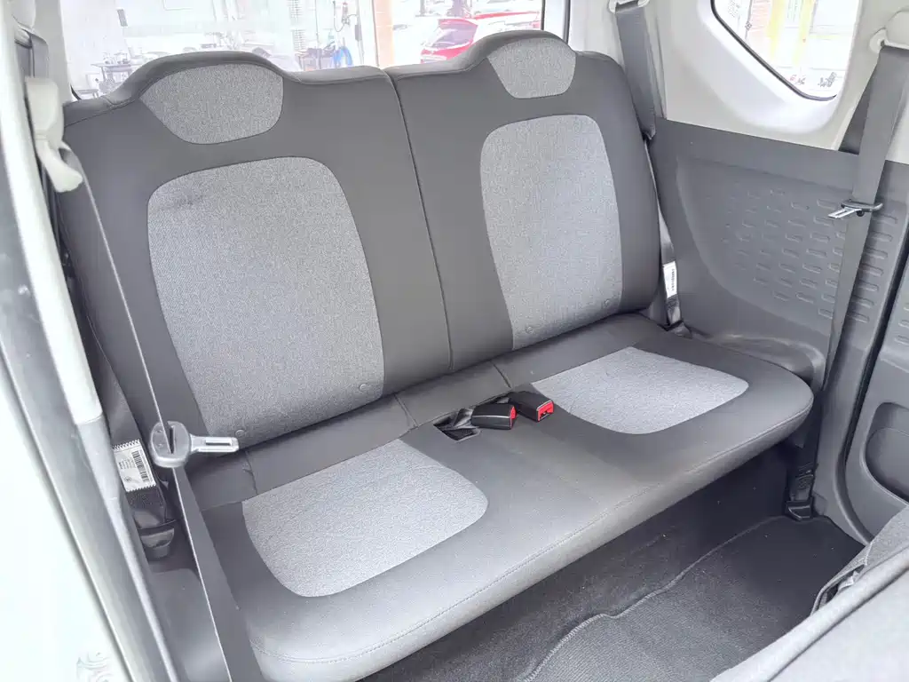 Wuling MINIEV — миниатюра 7