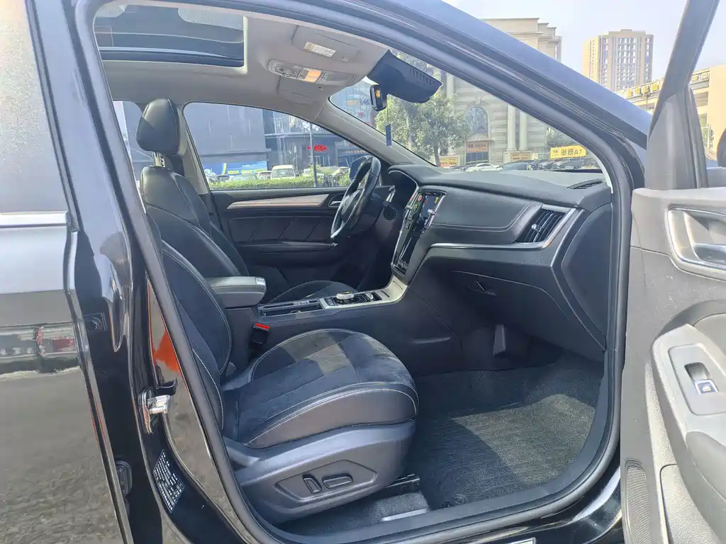 Roewe RX5 New Energy - фото 16