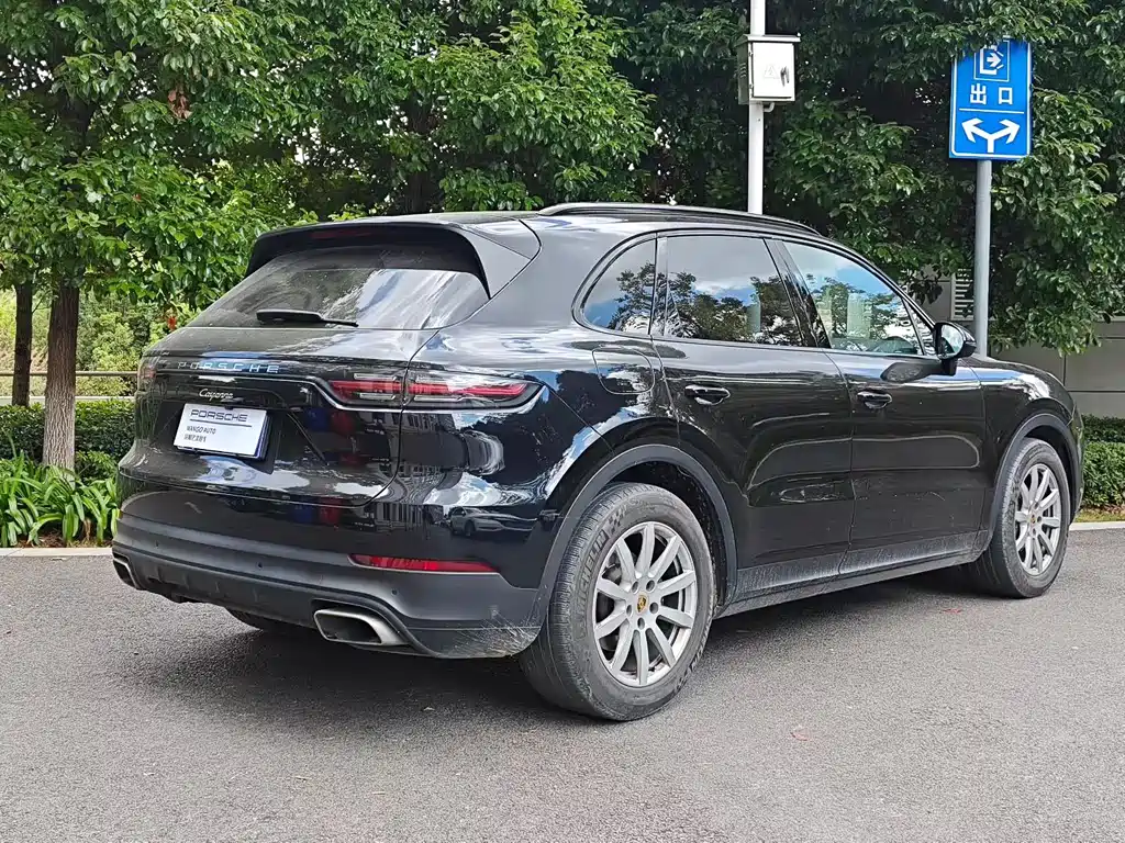 Porsche Cayenne — миниатюра 3