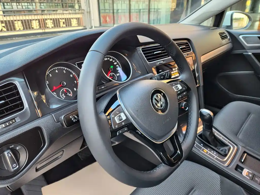 Volkswagen Golf — миниатюра 6