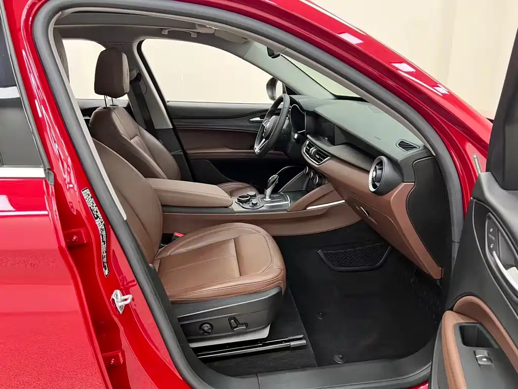 Alfa Romeo Stelvio — миниатюра 13