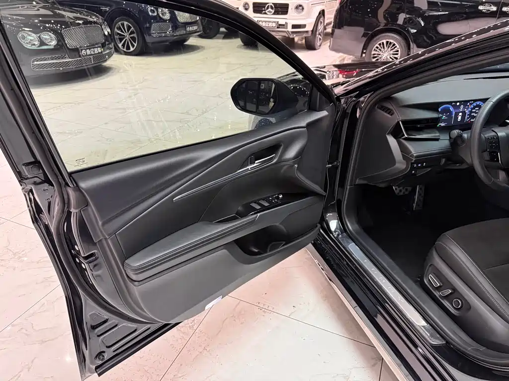 Toyota Camry 2024 2.0HXS Sport Plus