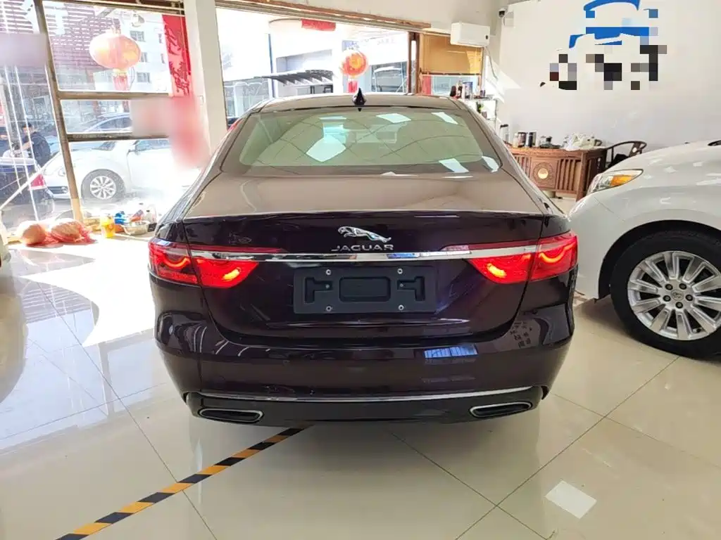Jaguar XFL — миниатюра 6