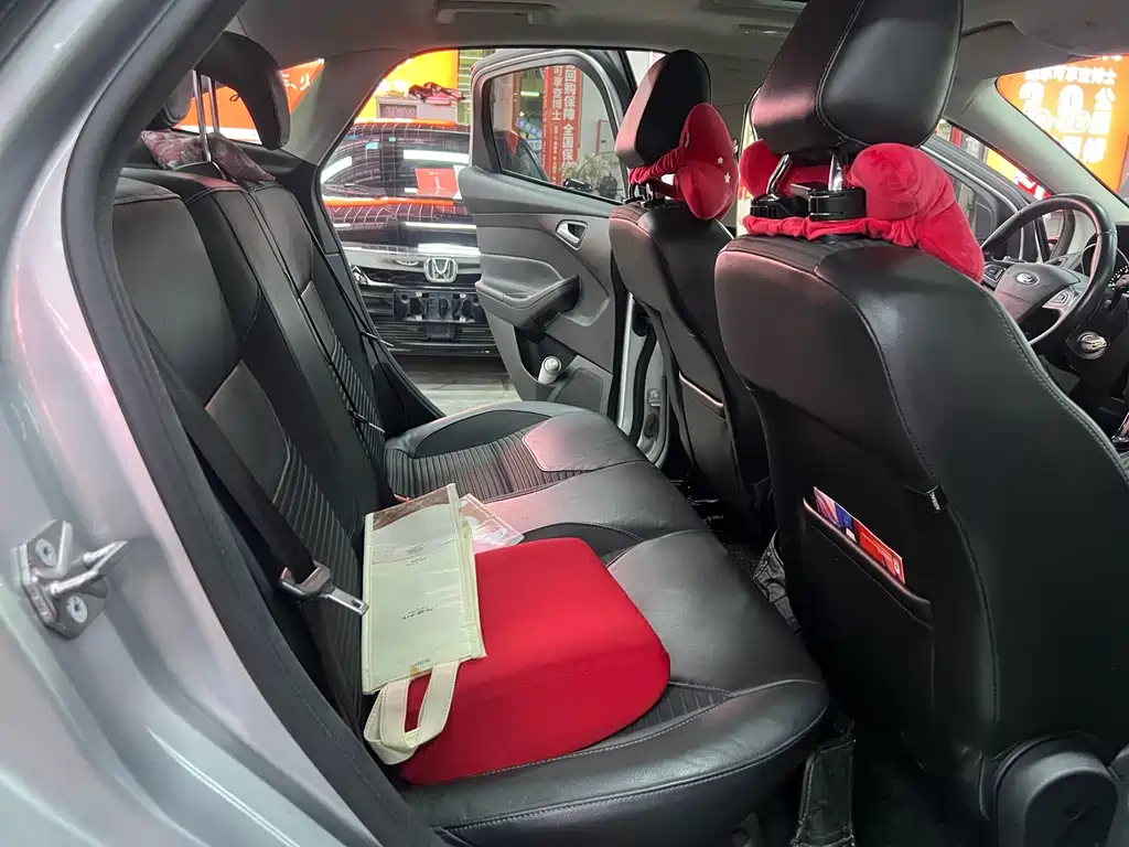 Ford Focus — миниатюра 10