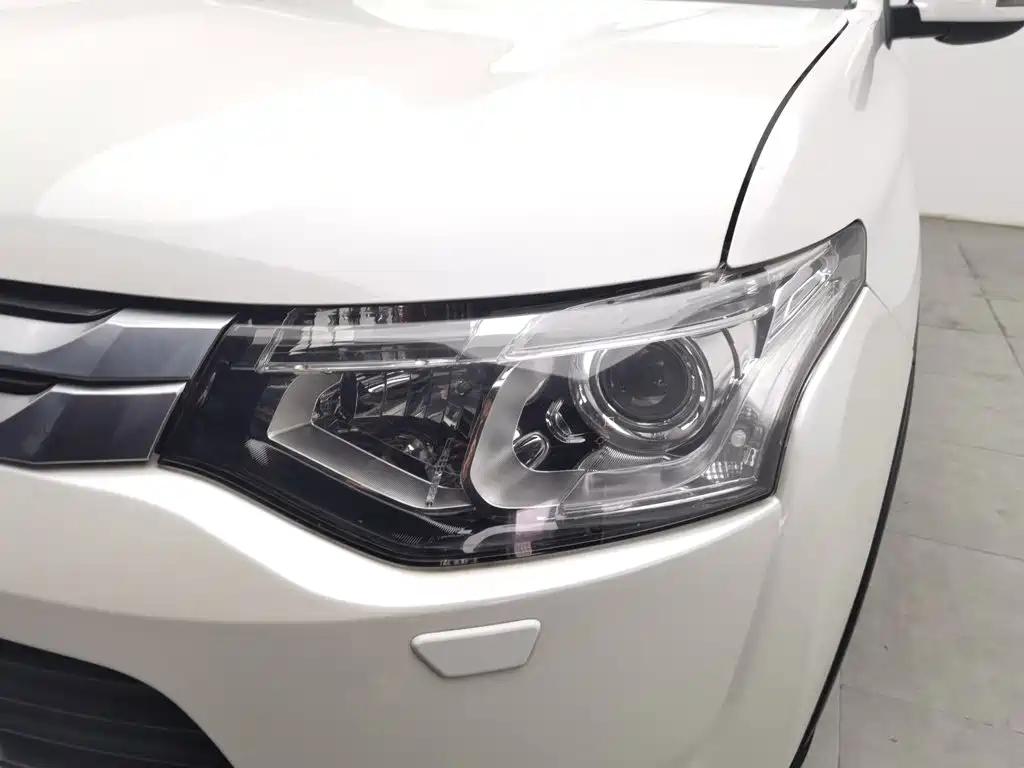 Mitsubishi Outlander (Import) — миниатюра 7
