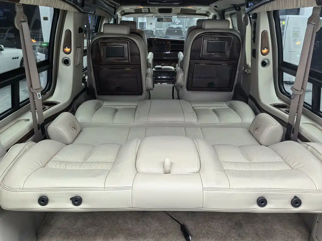 GMC Savana — миниатюра 17