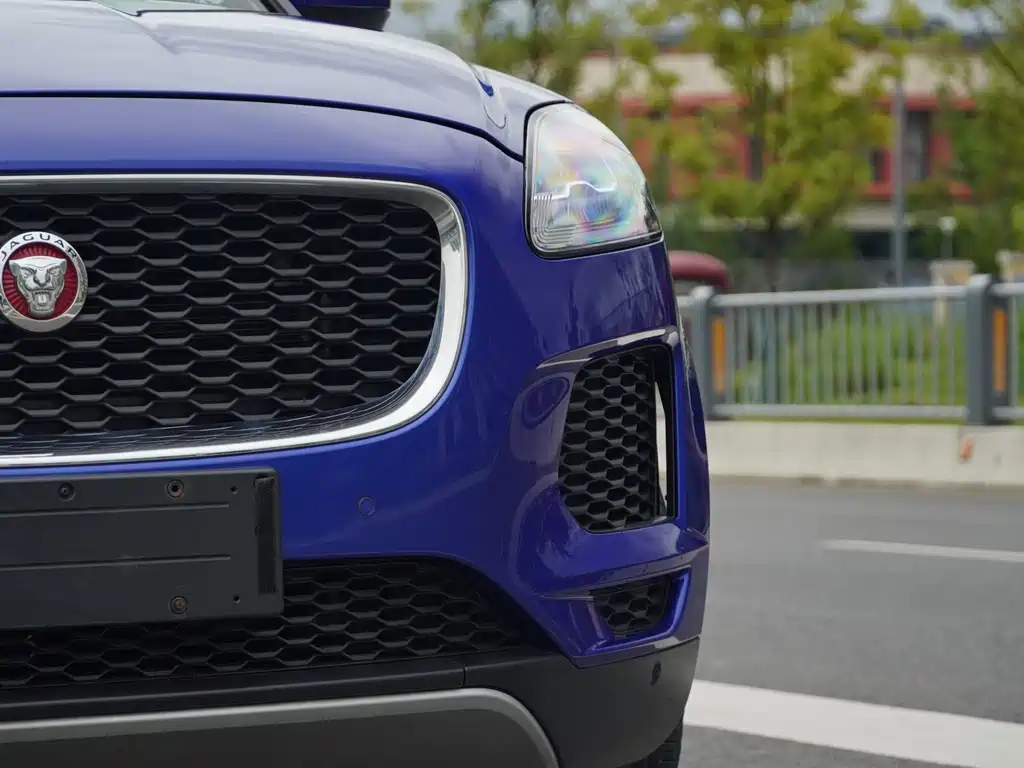 Jaguar E-PACE — миниатюра 5
