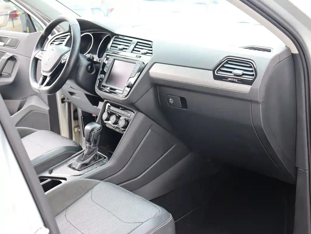 Volkswagen Tiguan L — миниатюра 8