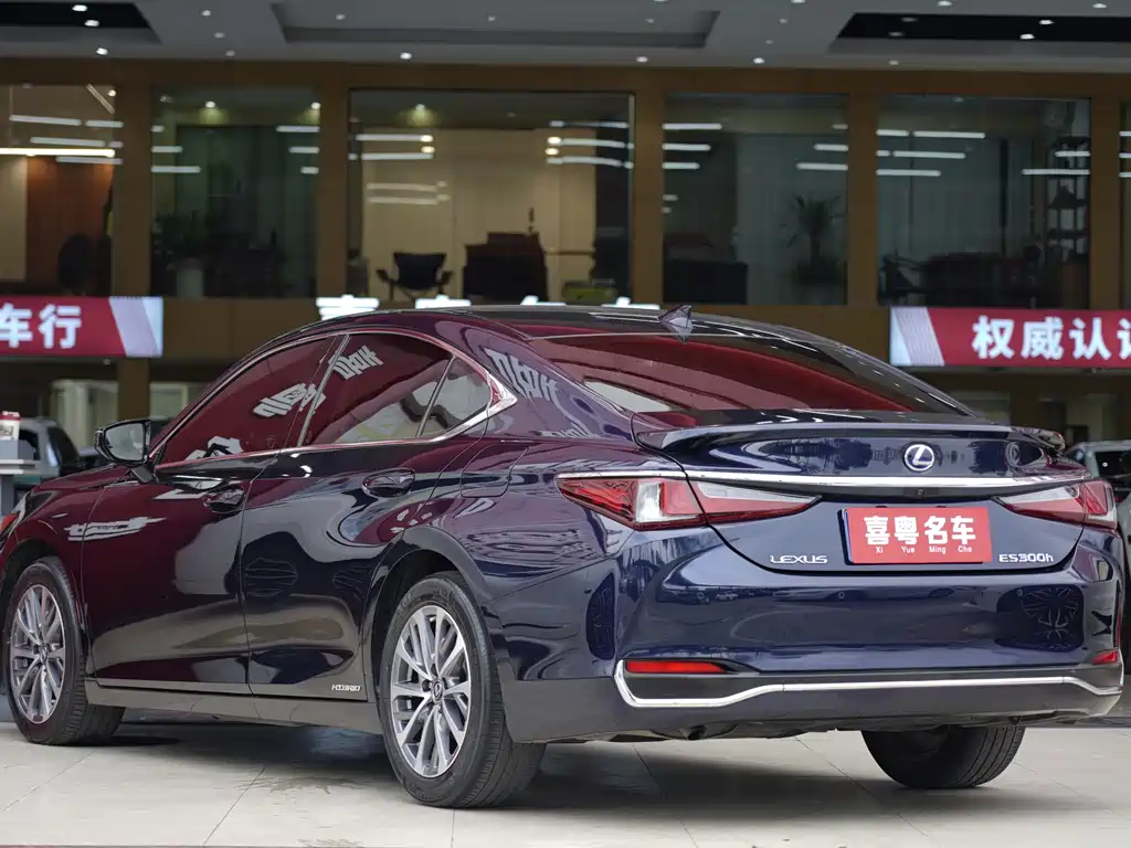 Lexus ES 2021 300h