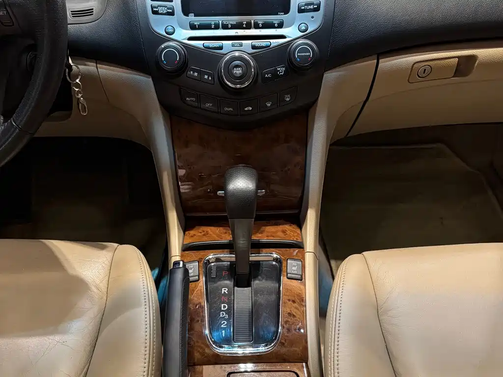 Honda Accord — миниатюра 13