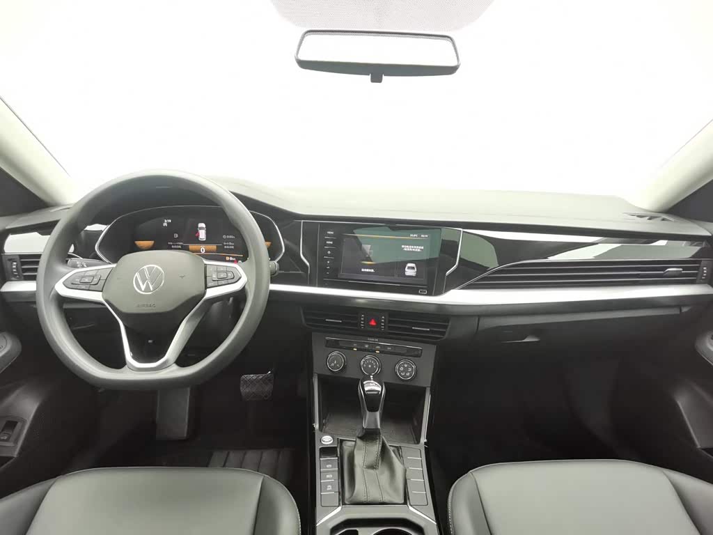 Volkswagen Passat 1.4 л 2025 г. Чёрный, пробег 39500 км