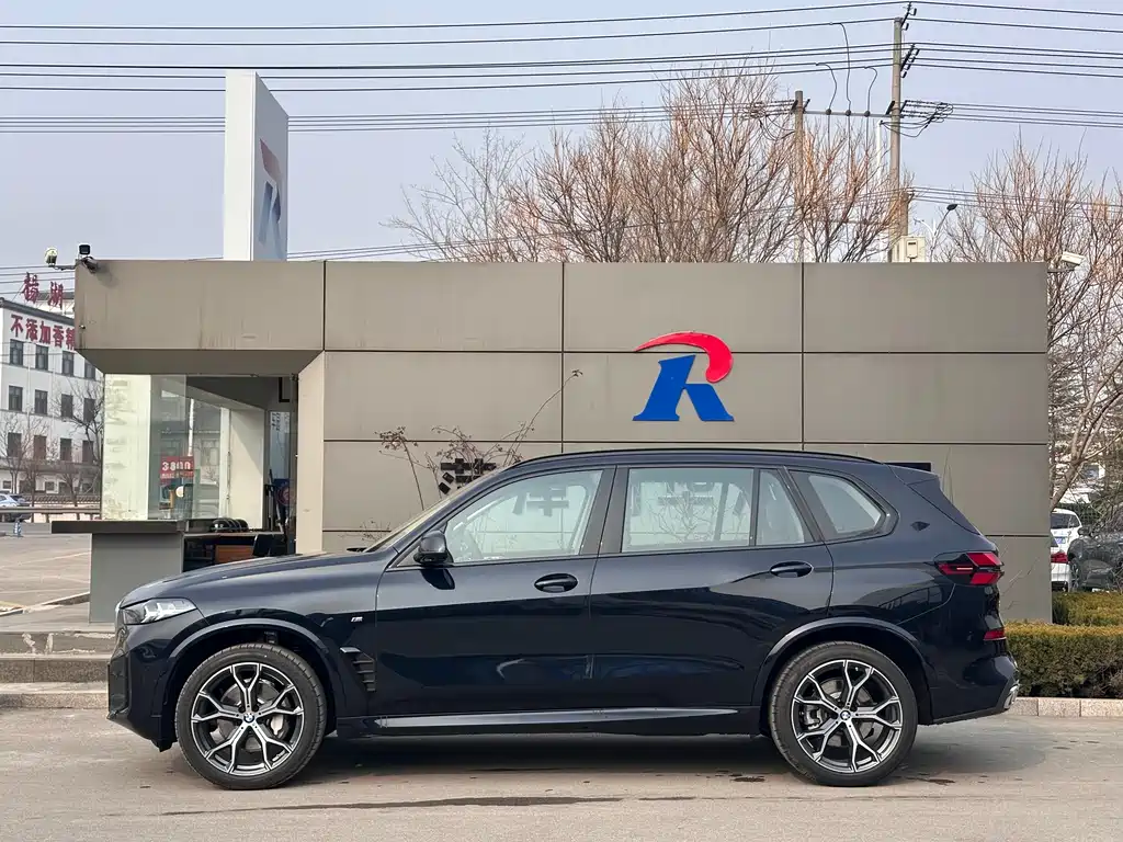 BMW X5 2025 xDrive 30Li Premium M Sport