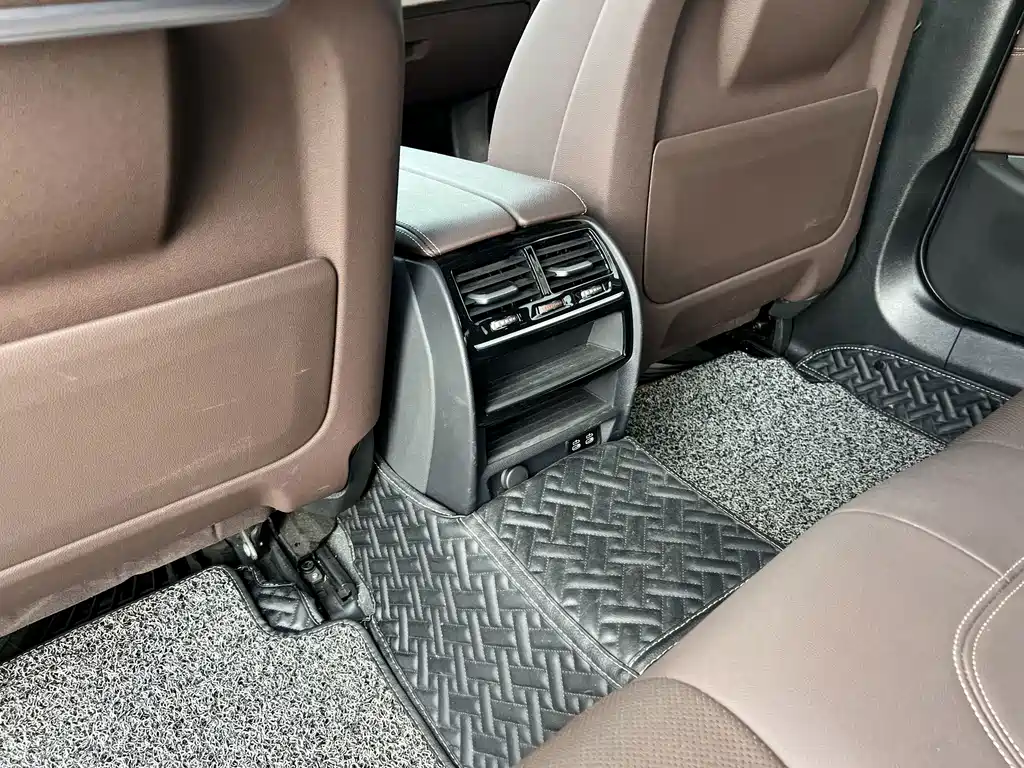 BMW 5 Series — миниатюра 8