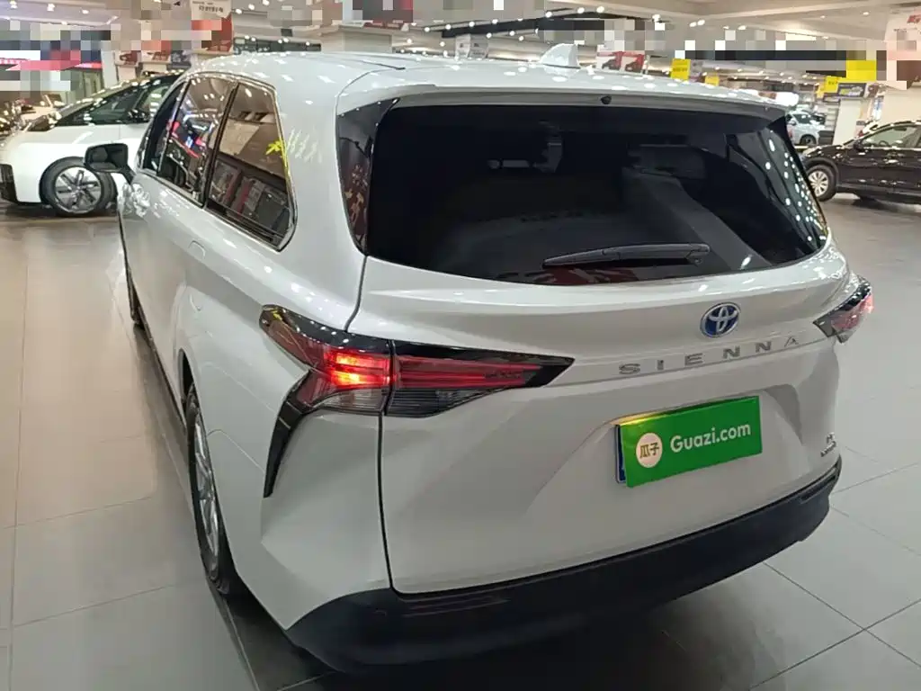 Toyota Sienna — миниатюра 6