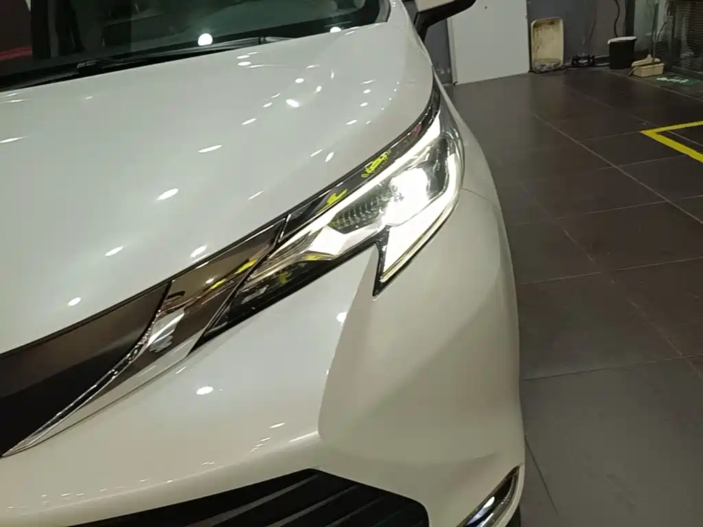 Toyota Sienna — миниатюра 24
