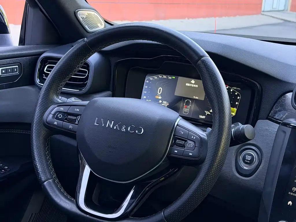 Lynk & Co 03 — миниатюра 14