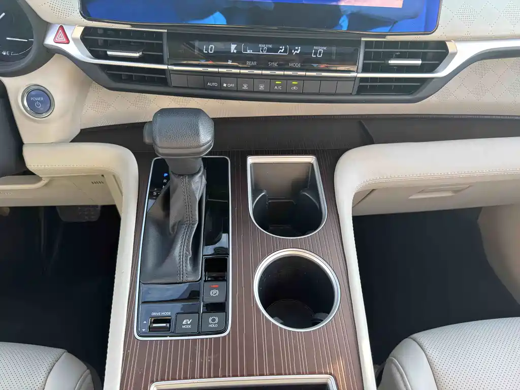 Toyota Sienna — миниатюра 8