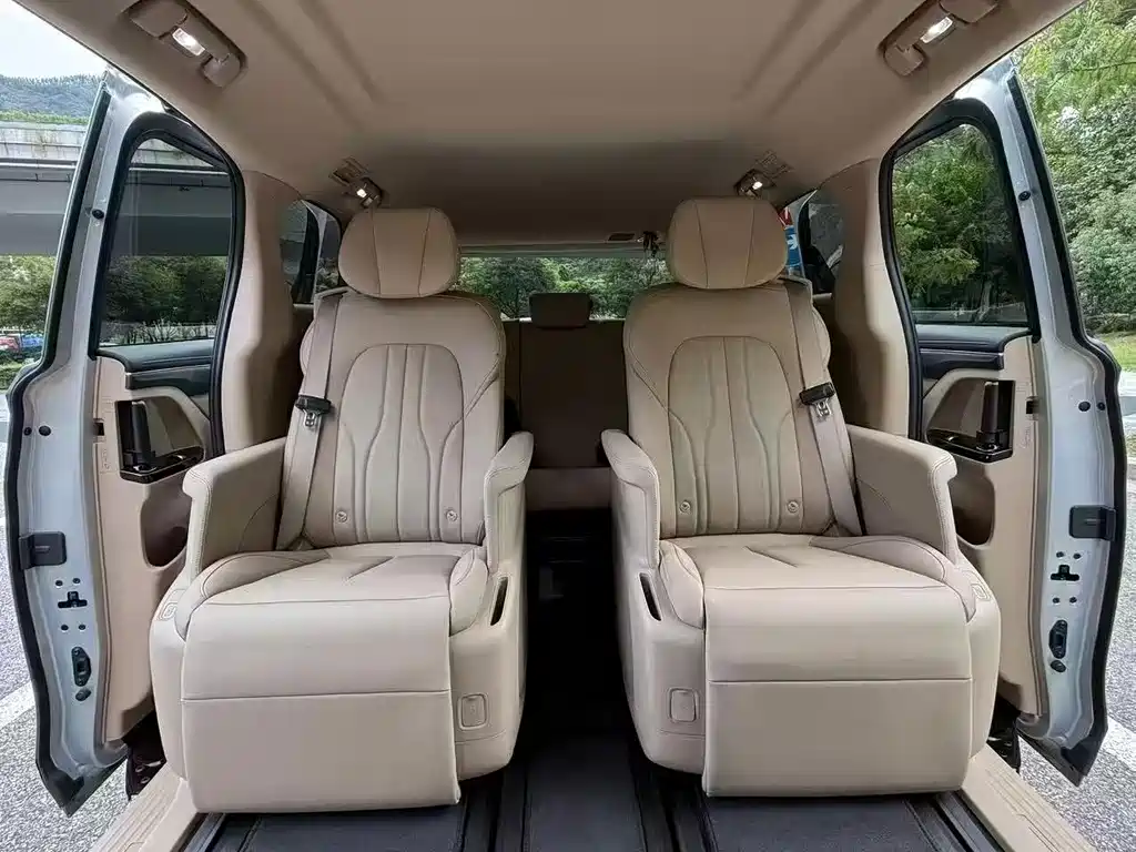 Buick GL8 Hybrid — миниатюра 8