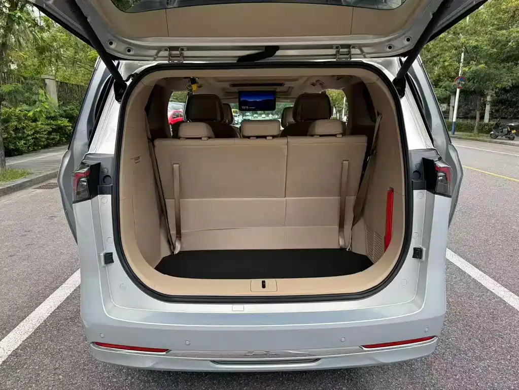 Buick GL8 Hybrid — миниатюра 9