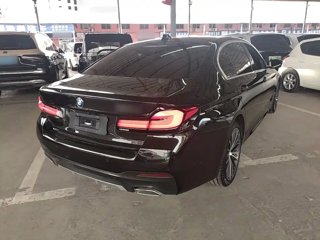 BMW 5 Series — миниатюра 7