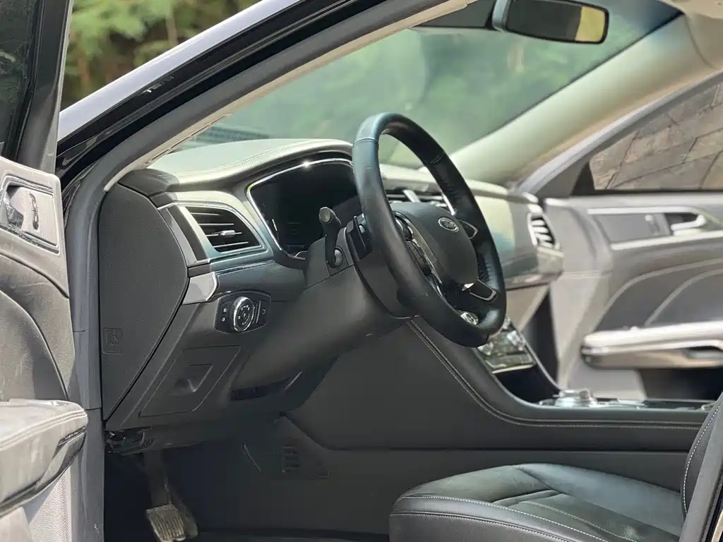 Ford Taurus — миниатюра 13