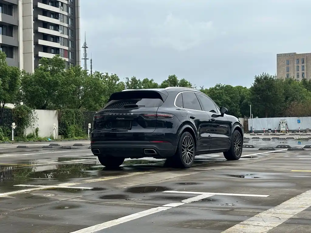 Porsche Cayenne — миниатюра 4