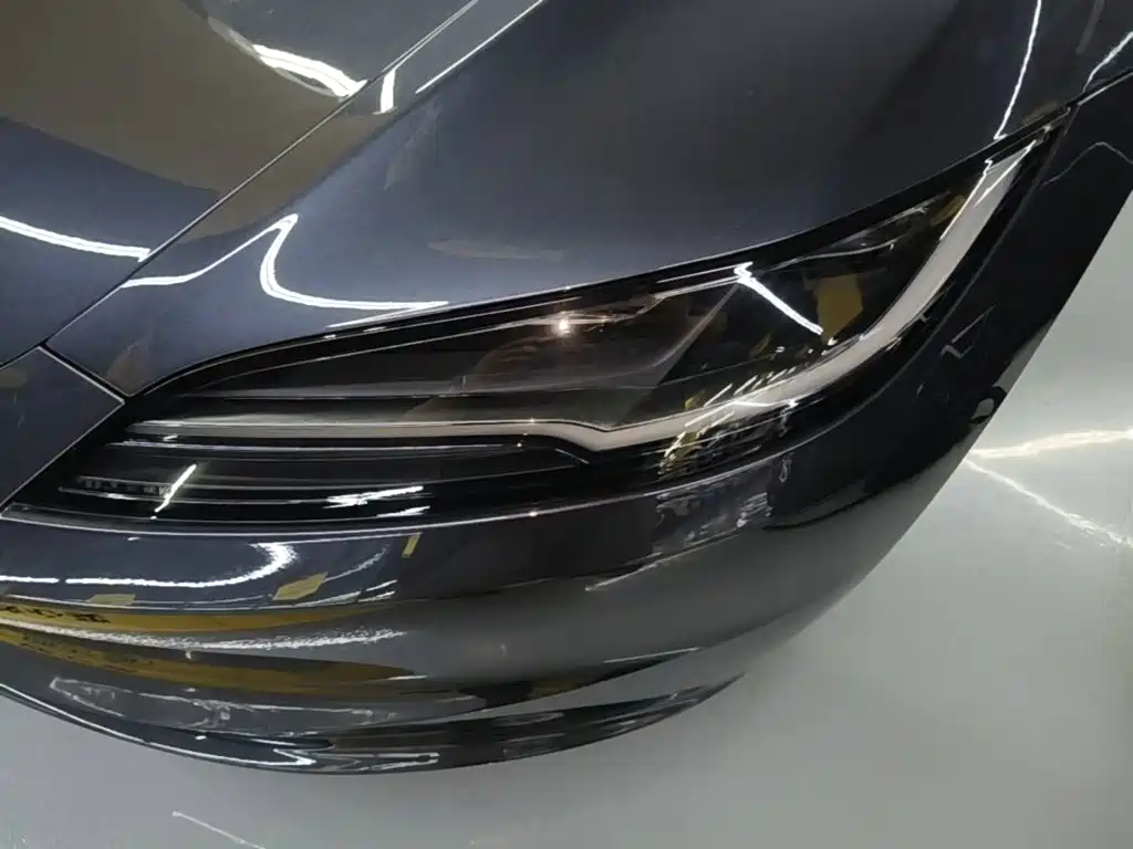 Tesla Model 3 — миниатюра 24