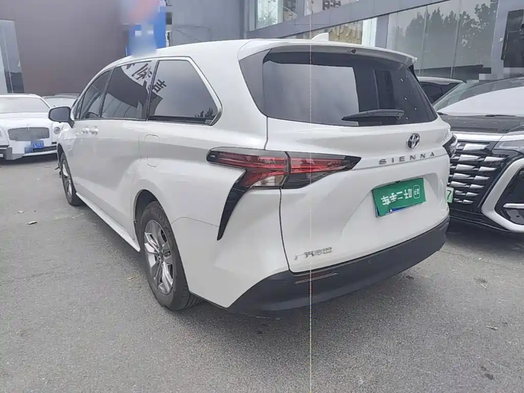 Toyota Sienna — миниатюра 5