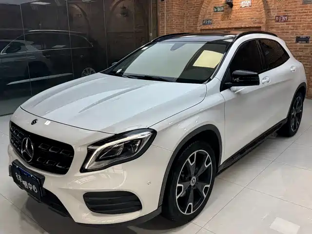 MERCEDES-BENZ GLA