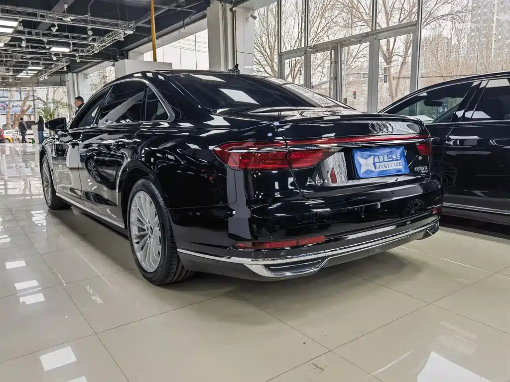 AUDI A8