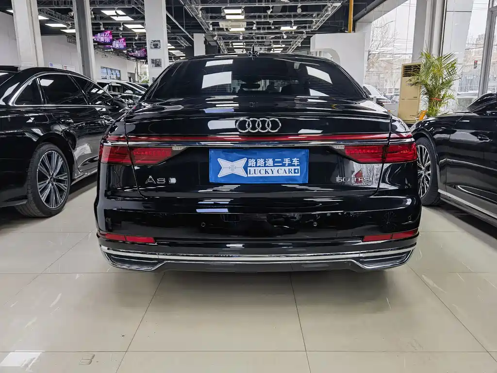 AUDI A8