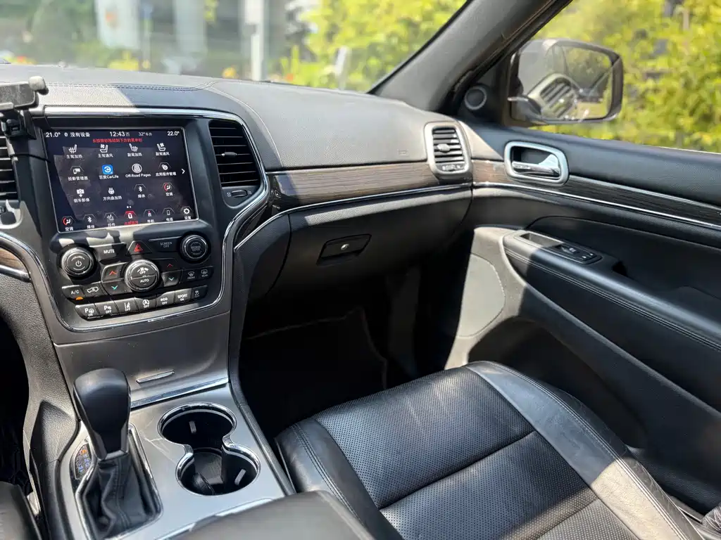 Jeep Grand Cherokee (Import) — миниатюра 18