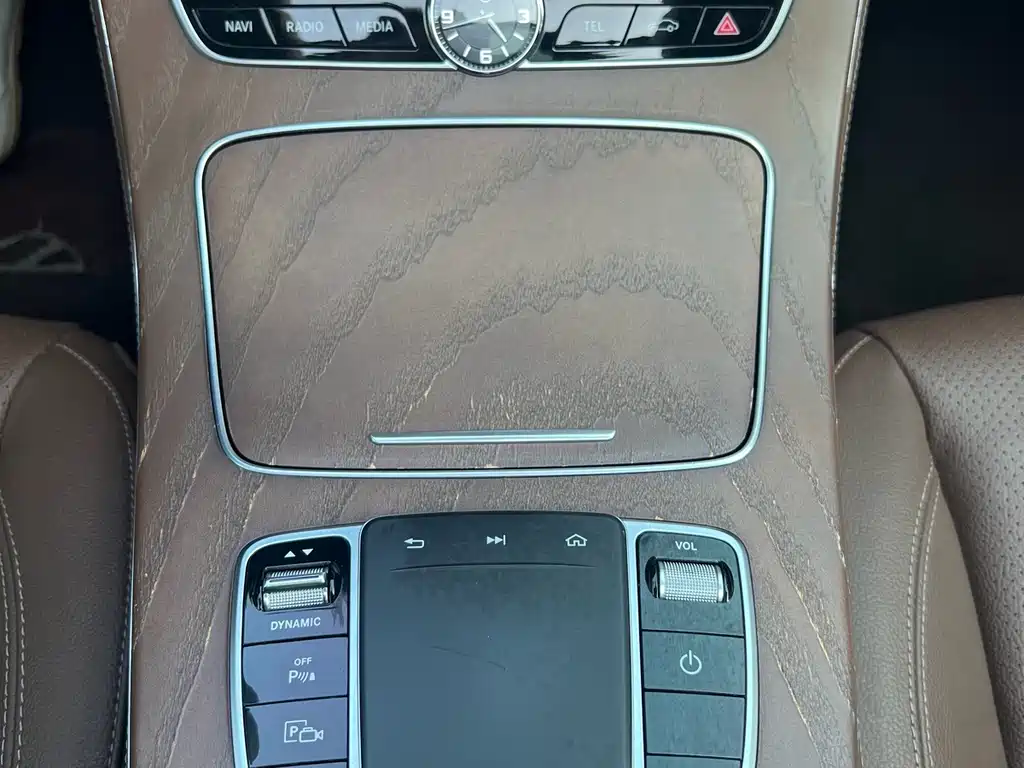 Mercedes-Benz E-Class — миниатюра 17