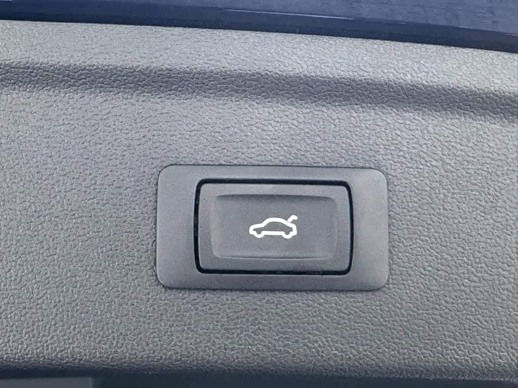 Audi A3 1.4 л 2023 г. Голубой, пробег 30000 км