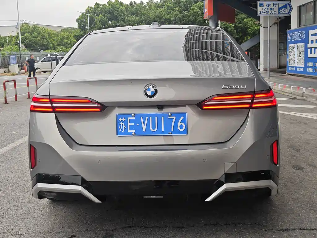 BMW 5 Series — миниатюра 5