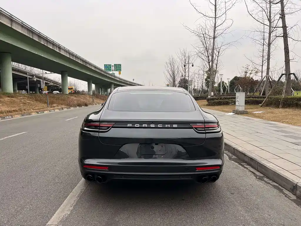 PORSCHE PANAMERA