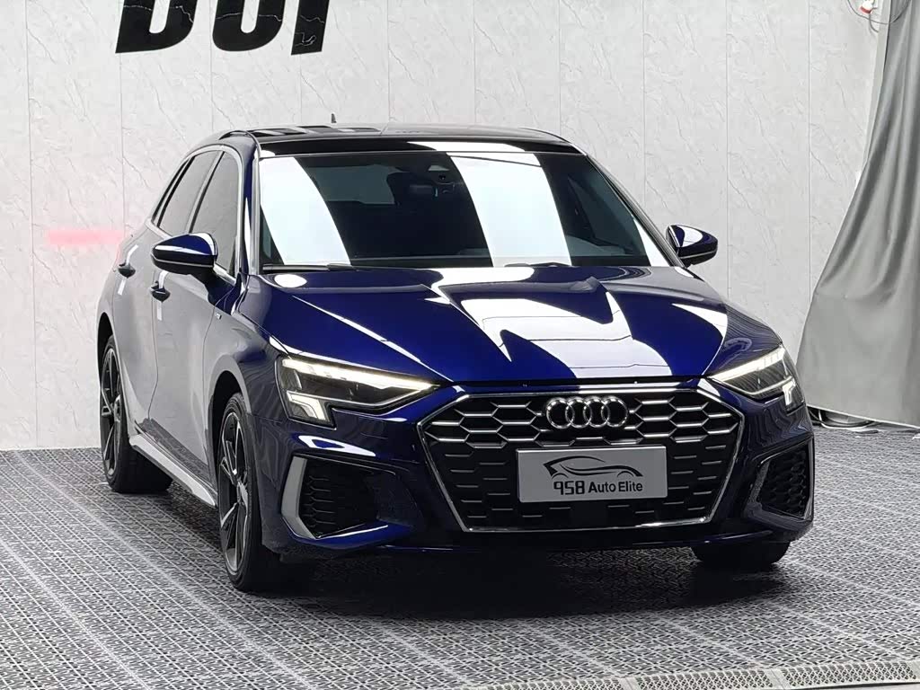 Audi A3 1.4 л 2023 г. Голубой, пробег 30000 км